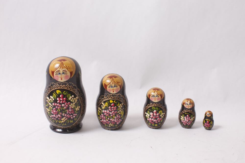 Russian Matryoshka 5-piece Nesting Wooden Figurine Souvenir ~ 260608-WH 1009